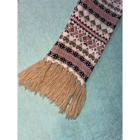 Old Navy 84” long scarf with tassels round hem sides, classic ski pattern - Picture 2 of 7